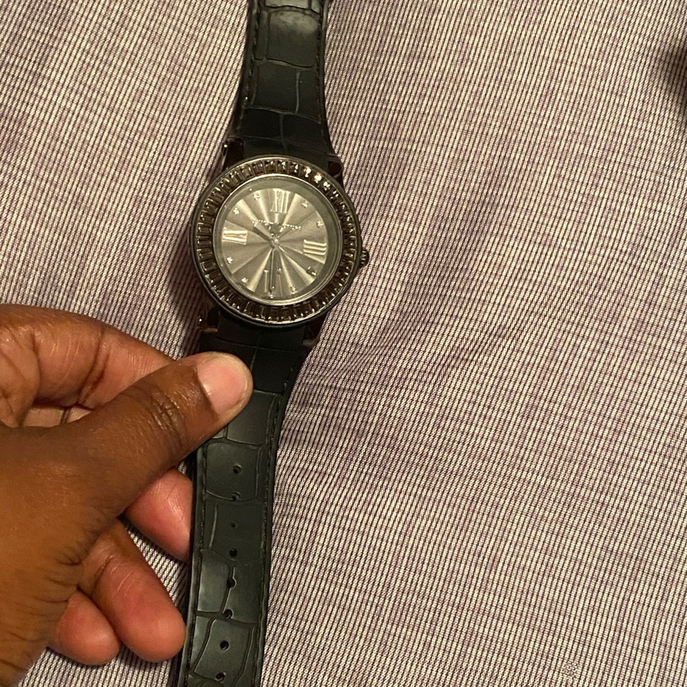 Watch - Picture 2 of 3